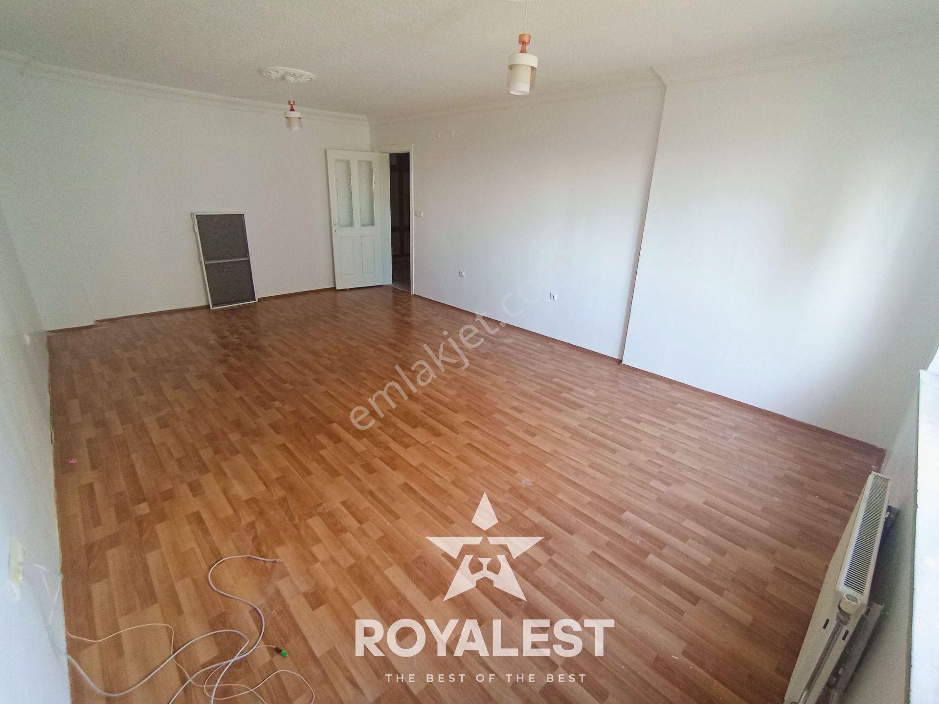 Royalest'ten Site İçi Ara Kat Geniş Ve Bakımlı 3+1