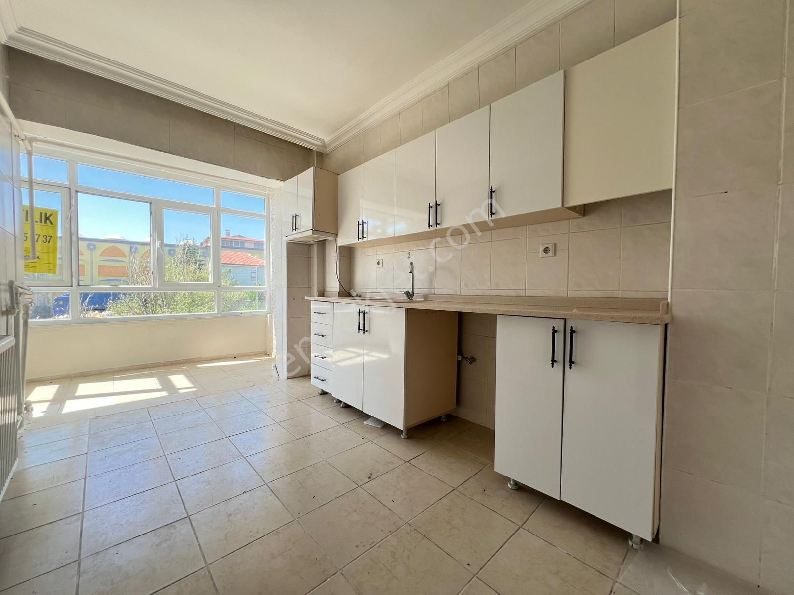 Engin Emlak'tan Güney Cephe Fatih Mah. Kilerli Geniş 3+1 Daire - Görsel 2