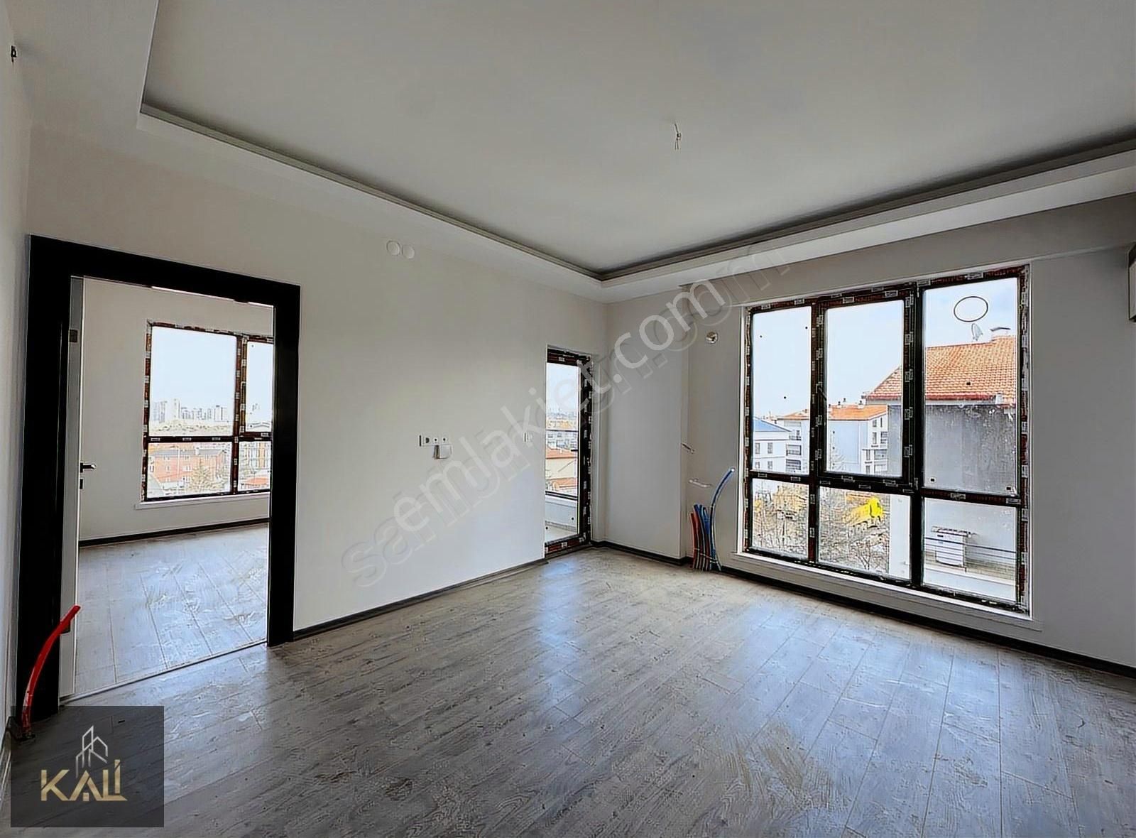 İncek Kiralık Merkezi Konumda 1+1 Balkonlu Daire / Kali A.ş.