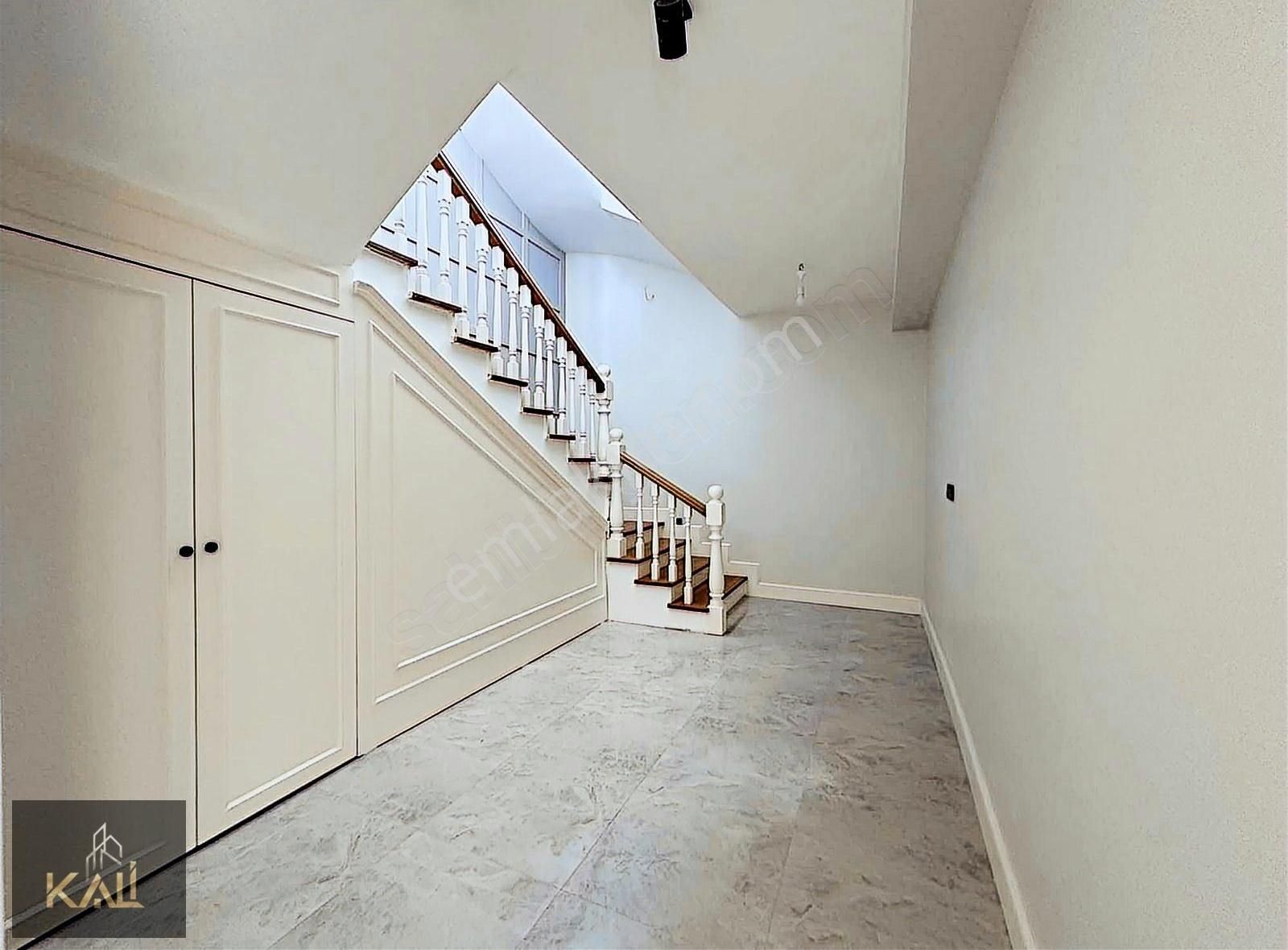 İncek'te 23 Nisan Caddesi Yakını 4+2 Sıfır Villa Kali A.ş