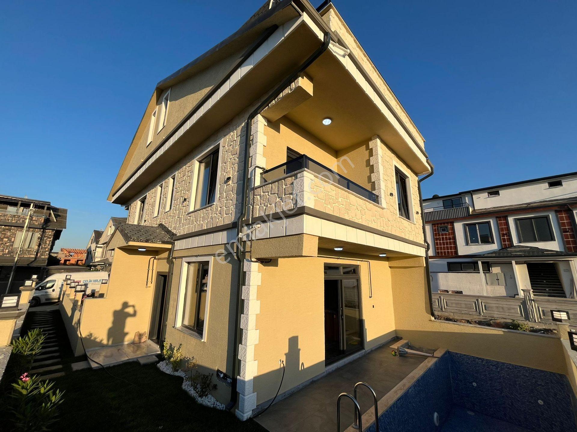 Müstakil Bahçeli Havuzlu Manzaralı 4+1 Villa - Görsel 4