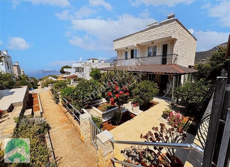 Viga Emlaktan Batı Akdeniz Sahil Sitesinde Dubleks Satılık Villa