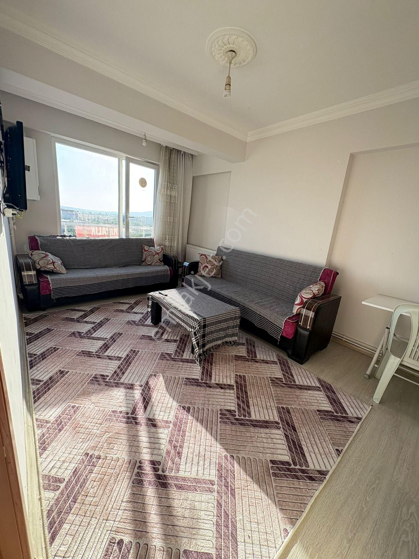 Erenler Bölgesi Üniversite Karşısı Merkezi Konumda 2+1 Kiralık Daire