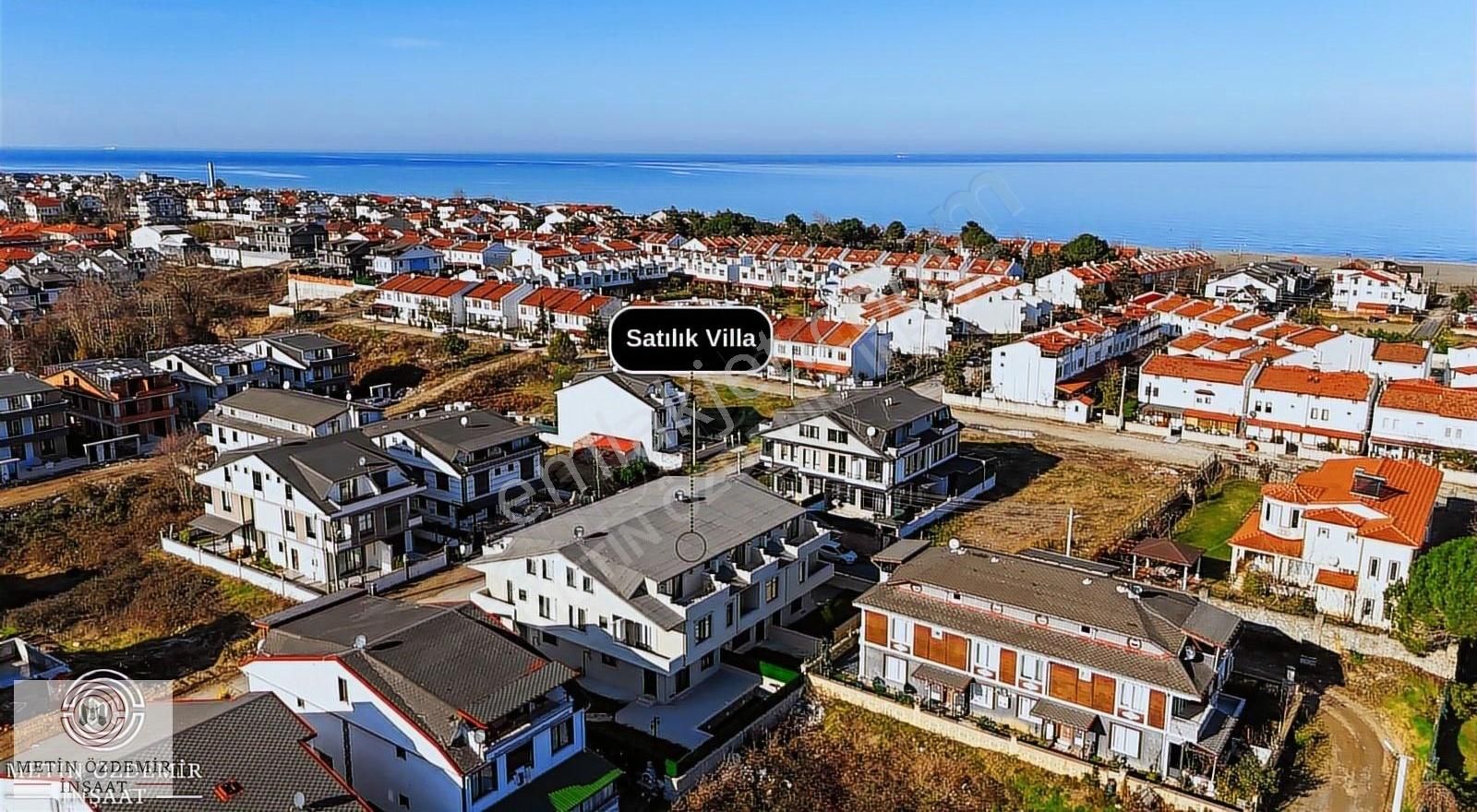 **denize 100 Metre Şehrin Merkezinde Fırsat Triplex**