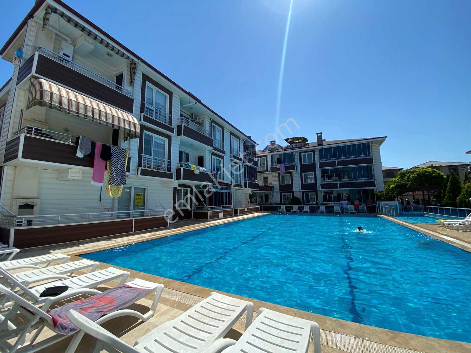 Karasuda Havuzlu Güvenlikli Sitede Havuz Cephe Satılık 2+1 Daire