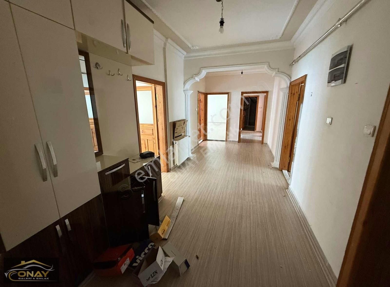 Onay Gayrimenkul' Den 4+1 200m2 Kiralık Daire
