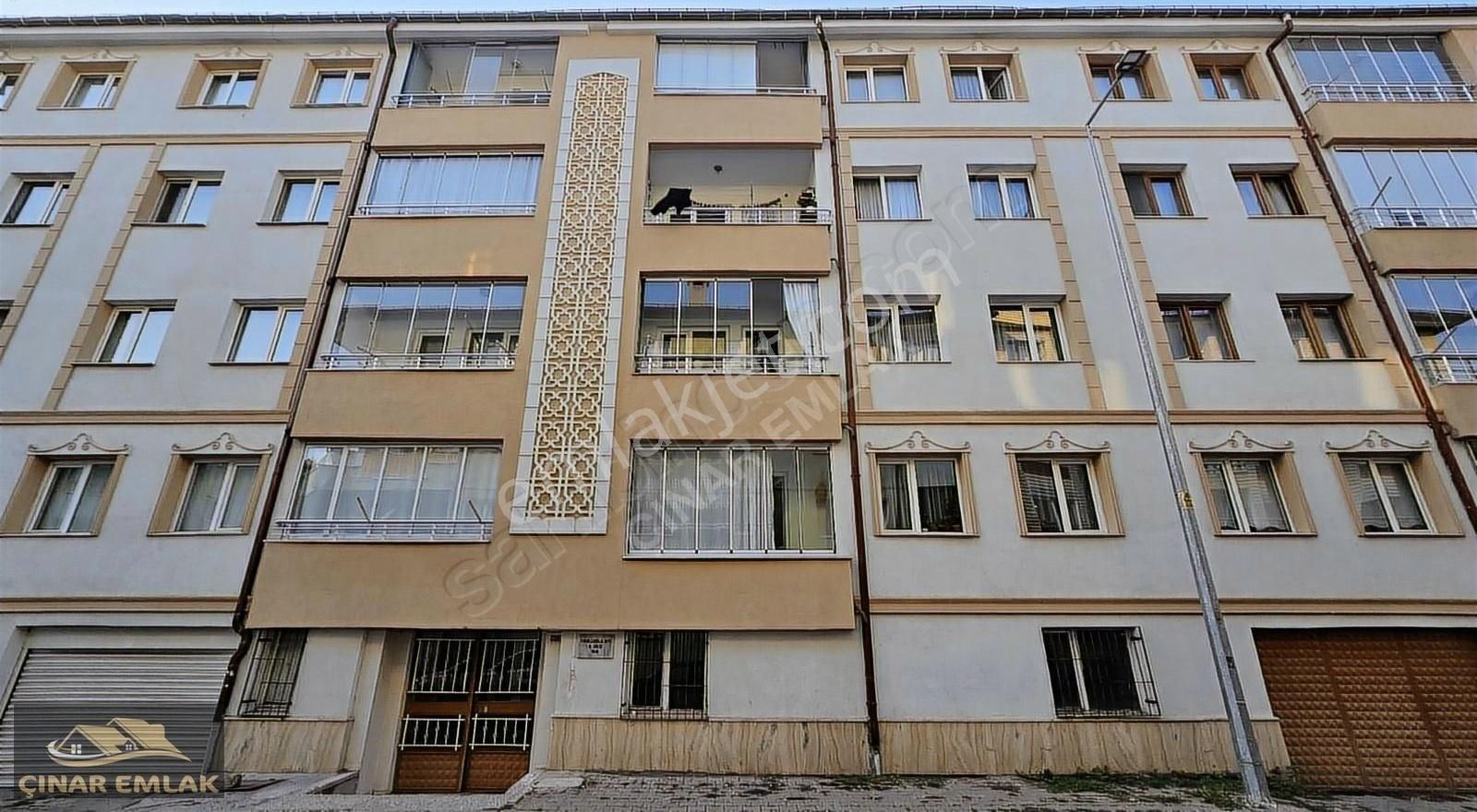 Çınar Emlak'tan Ece Mah.'de Satılık Masrafsız Ara Kat 3+1 Daire