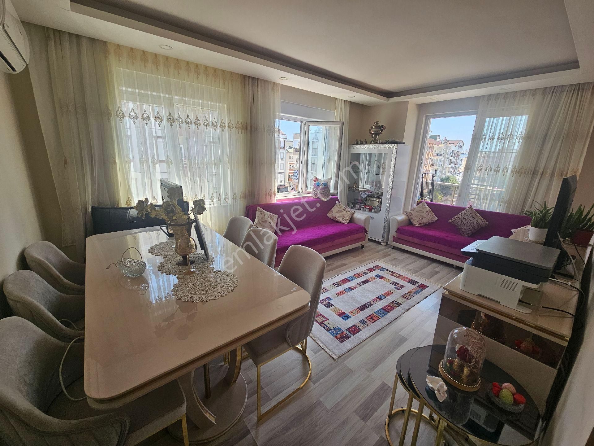 Kızıltoprak Da Cadde Üzerinde Katta Daire