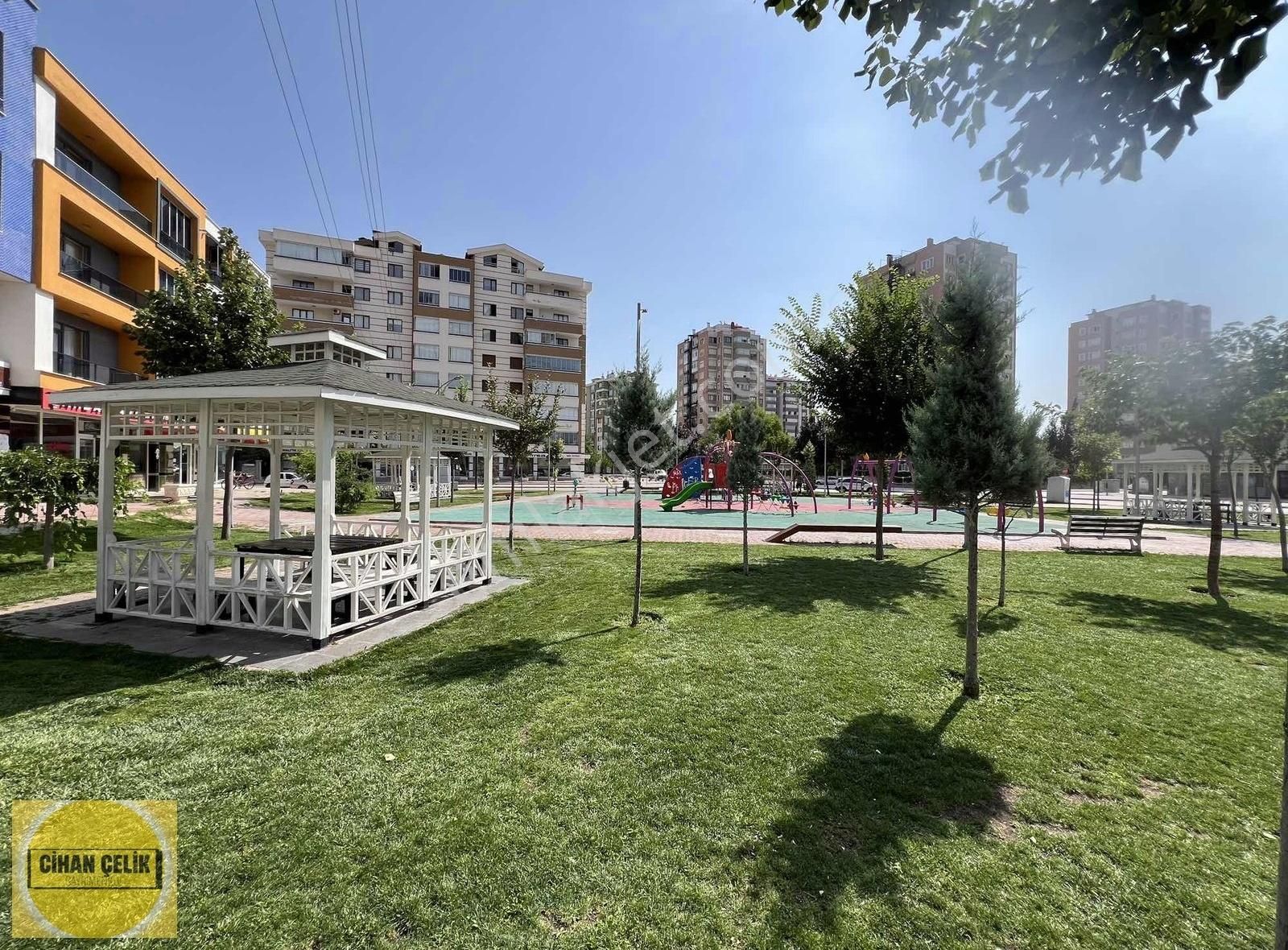 Acil! Şefikcan Parkına Yürüme Mesafesinde 2+1 Boş Ara Kat Daire