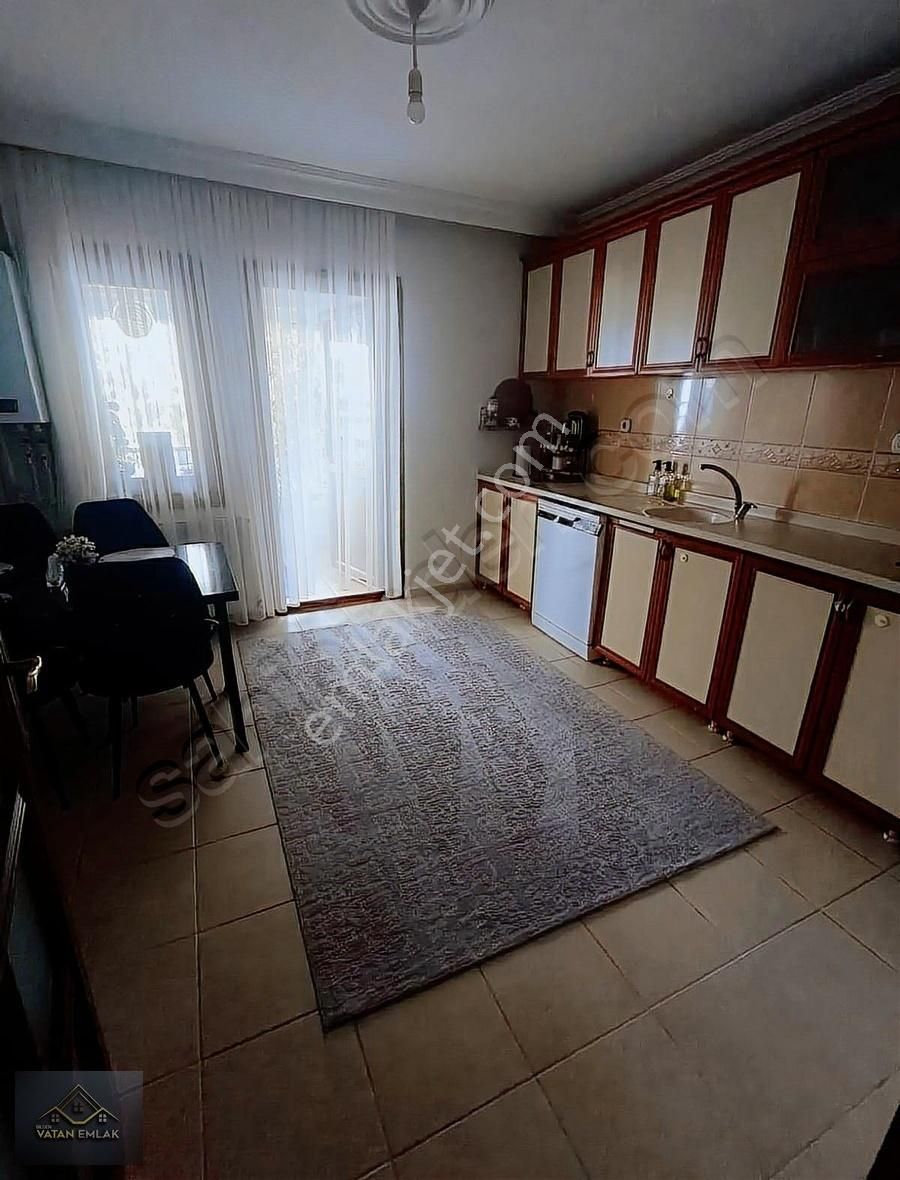 Vatan'dan Aktepede Giriş Katta 135 M2 Yapılı Ebeveyn Banyolu 3+1