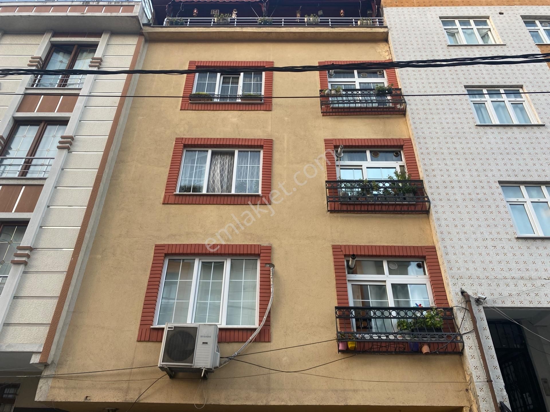 Eyüpsultan Akşemsettin'de 2+1 Ara Kat Satılık Daire