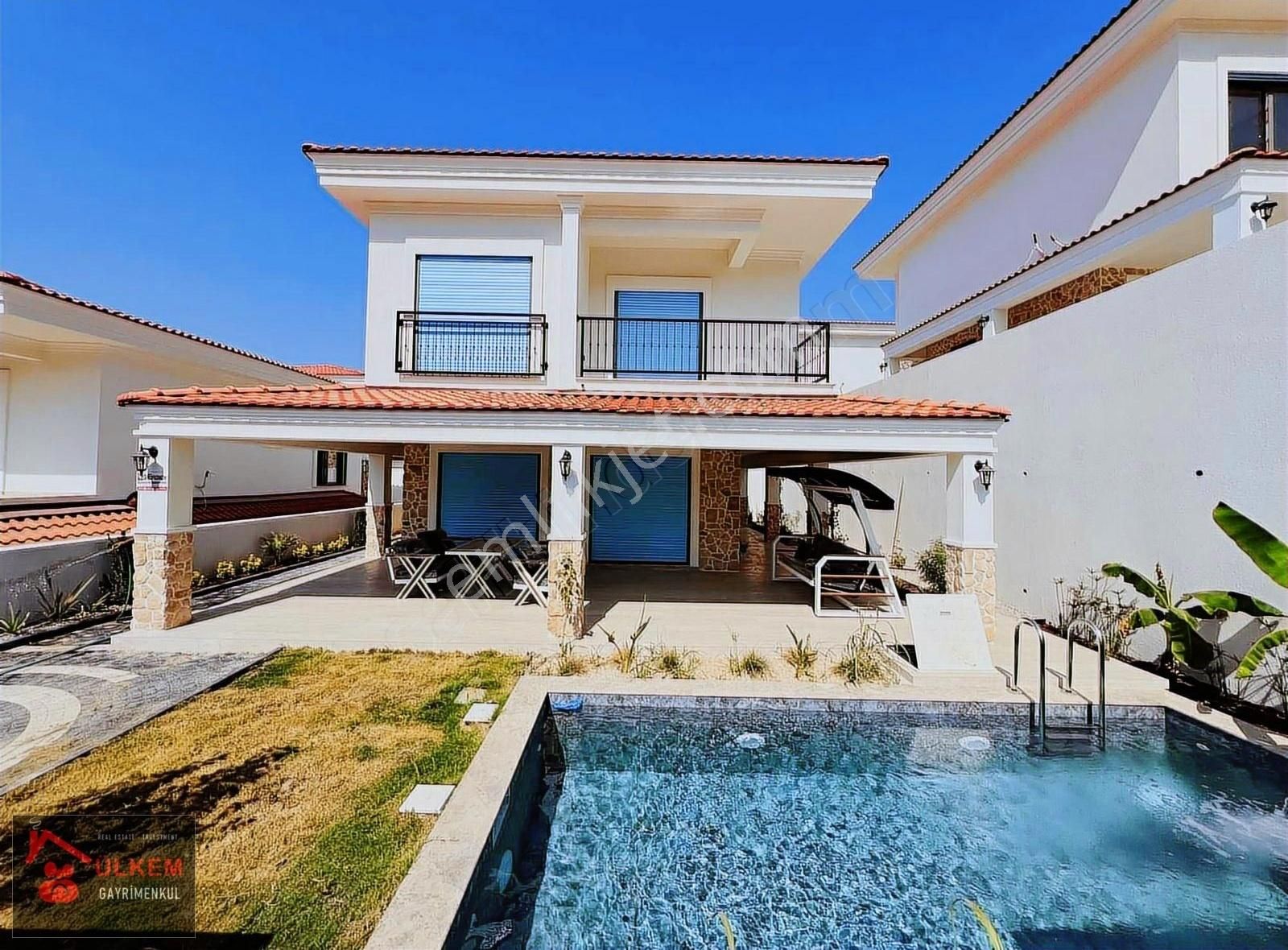Kuşadası 4+1 Müstakil Özel Havuzlu Bahçesi İzole Bağımsız Villa