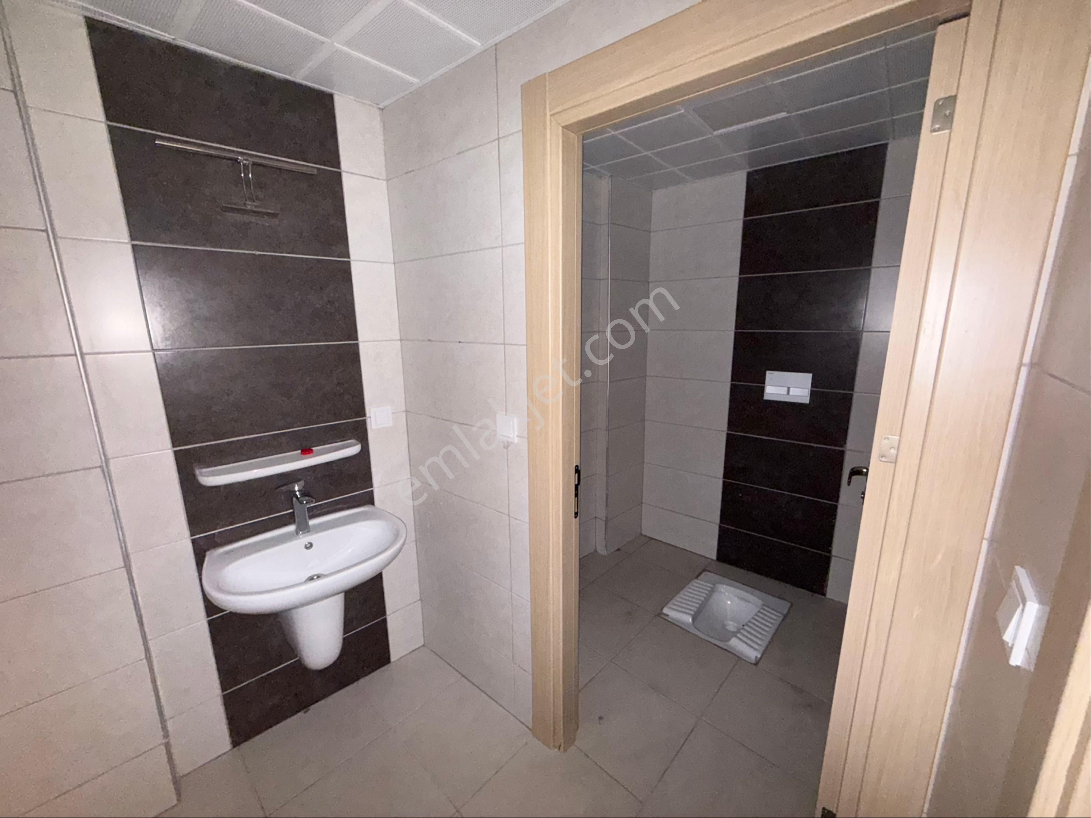 Sur’da Cadde Üzerinde Acil Satılık Dublex Villa - Görsel 17