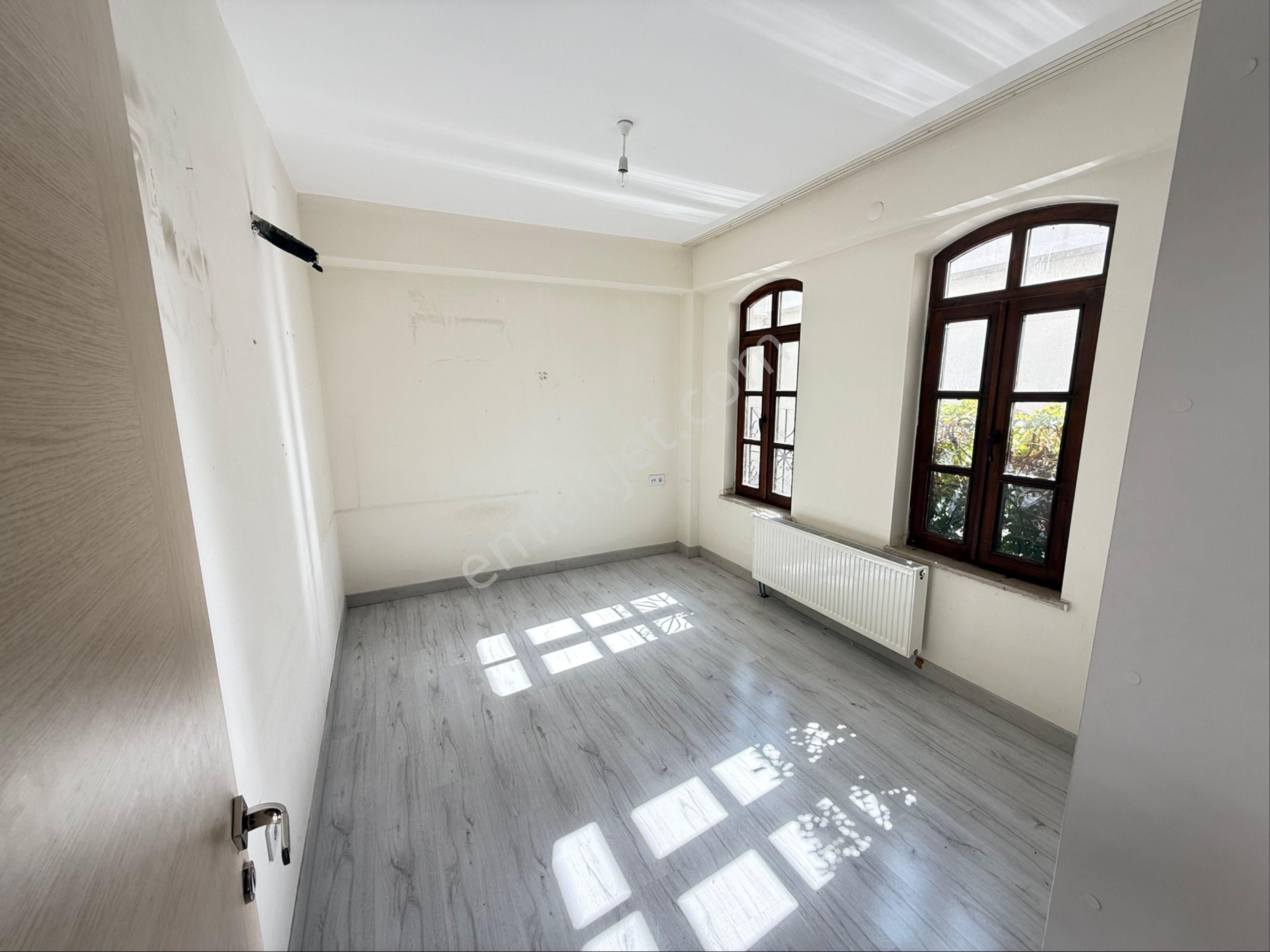 Sur’da Cadde Üzerinde Acil Satılık Dublex Villa - Görsel 22