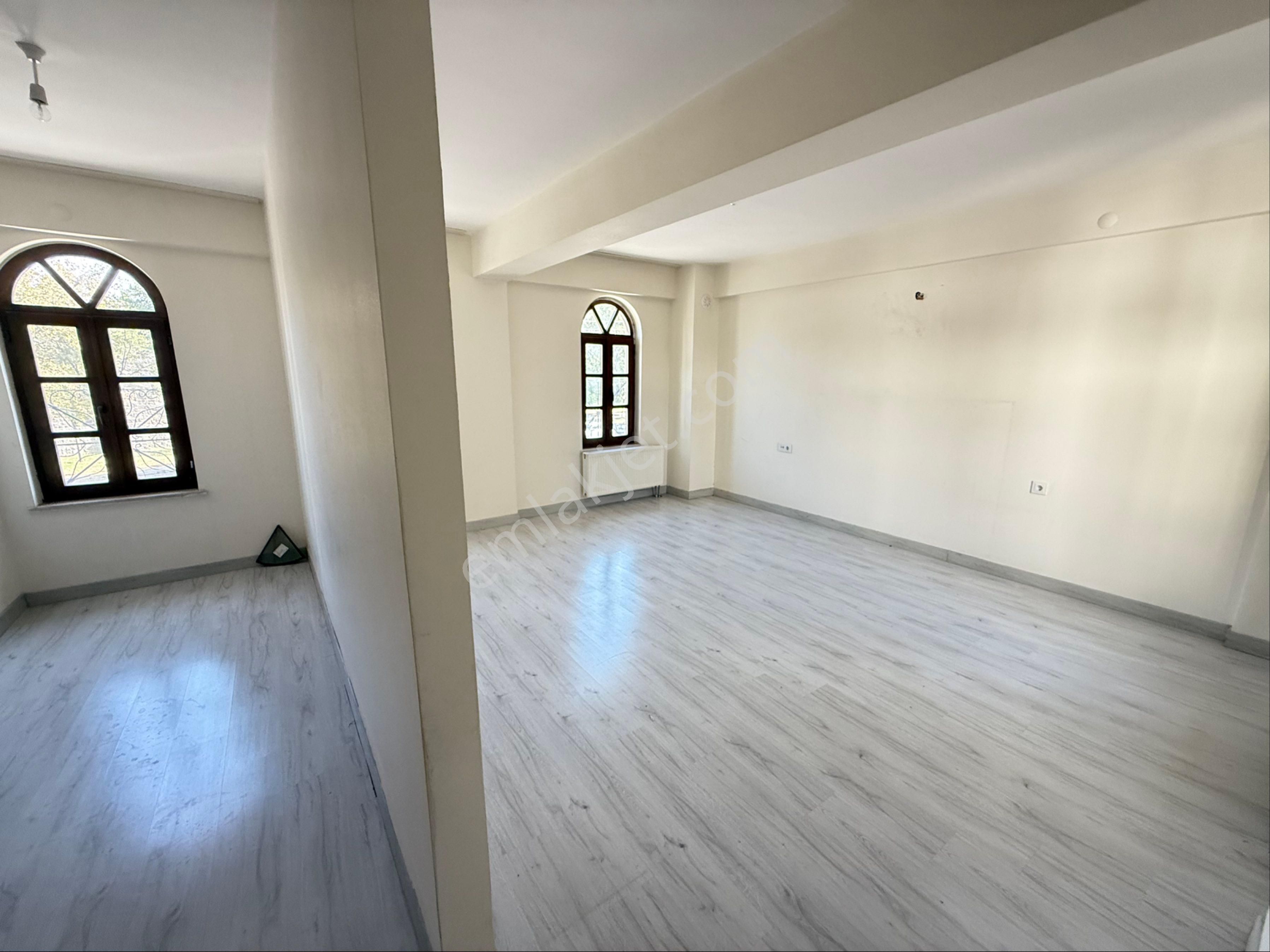 Sur’da Cadde Üzerinde Acil Satılık Dublex Villa - Görsel 26