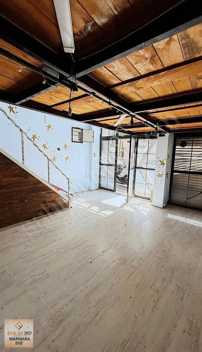 Emlakyap Tan Eyüp De Kiralık Bacalı Bacasız Dükkan Mağaza