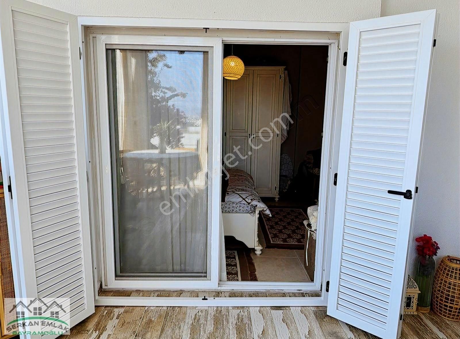 Gümüşlükte Site İçerisinde Modern Ve Geniş Bahçe Katı Daire