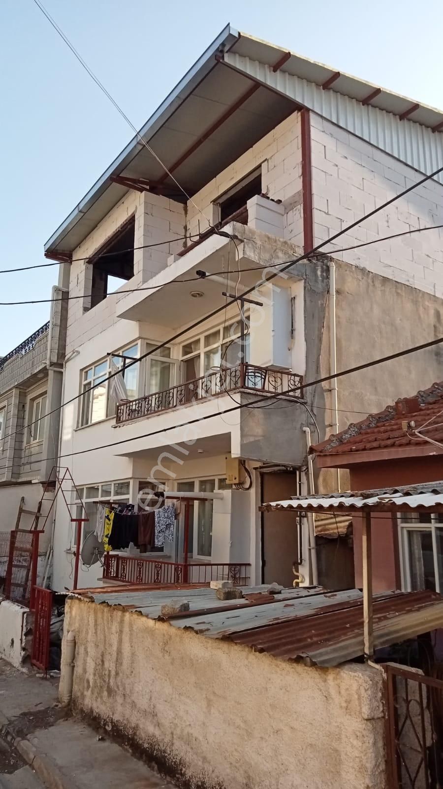 İznik Merkezde Fırsat 3 Katlı Satılık Müstakil Bina