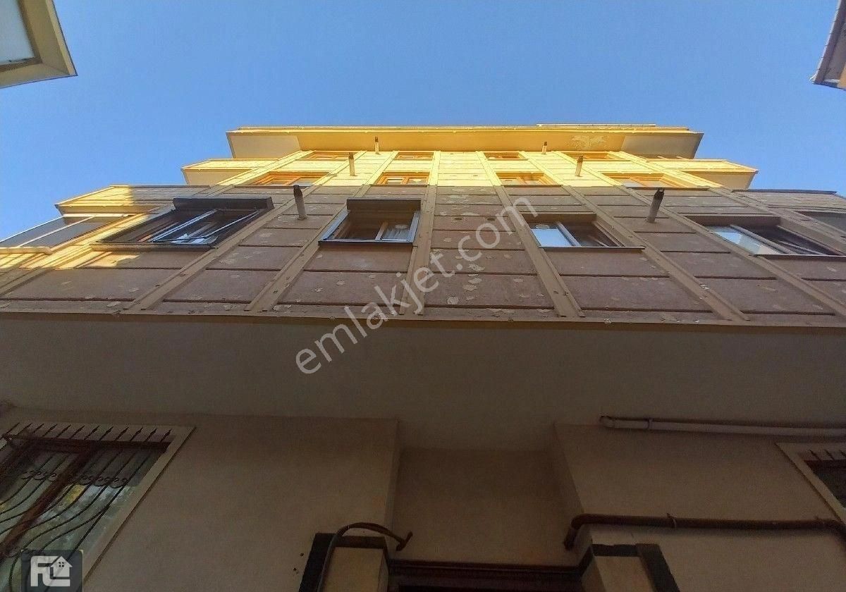F-l Emlaktan Bulgurlu Metro Yakını 2+1 55 M2 Eşyalı Teraslı Caddede