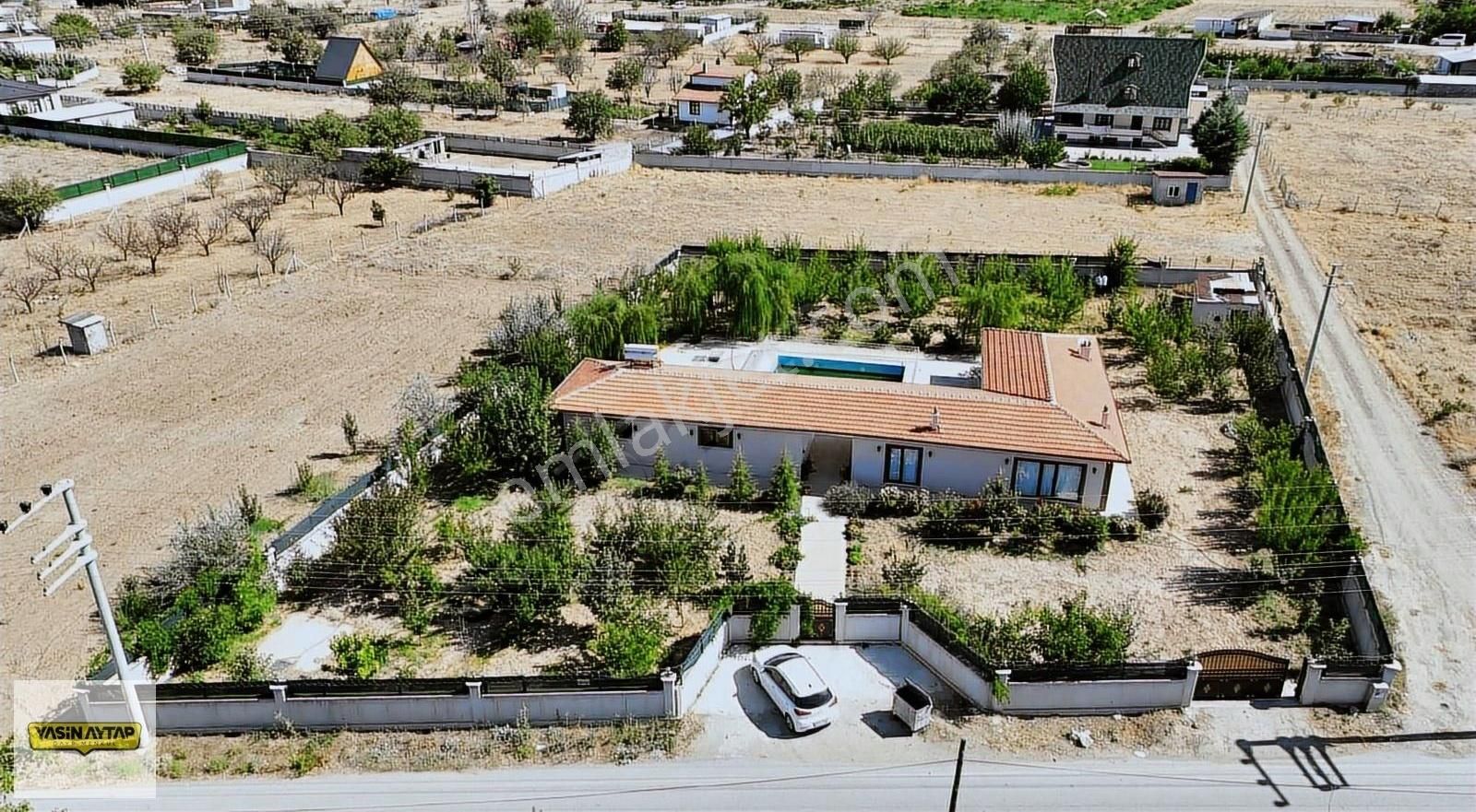 Hatıp Cd Güzergahında 3.658m² Arsa İçerisinde Müstakil Ev
