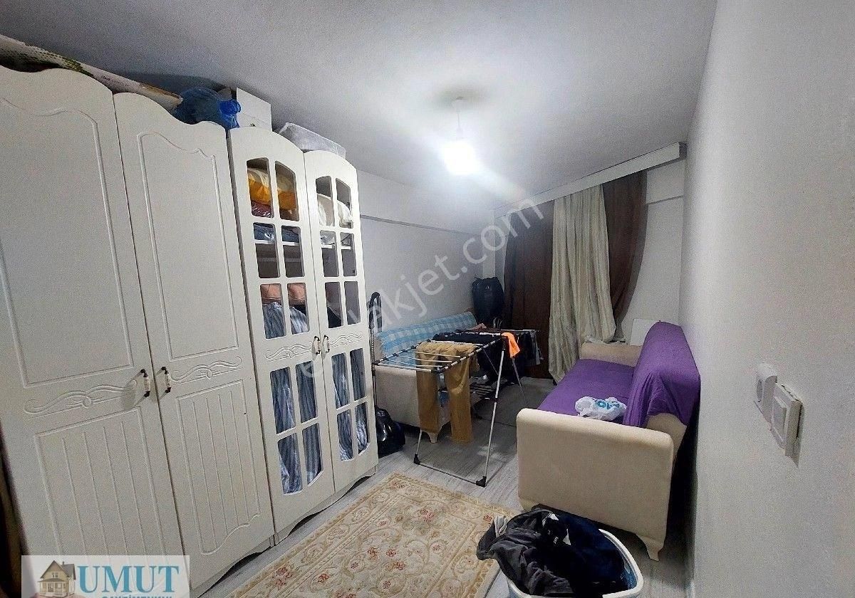 Gaziosmanpaşa Küçükköy Yeni Mah Satılık Yüksek Giriş Kat Toprak Tapulu 2+1 90 M2 - Görsel 4