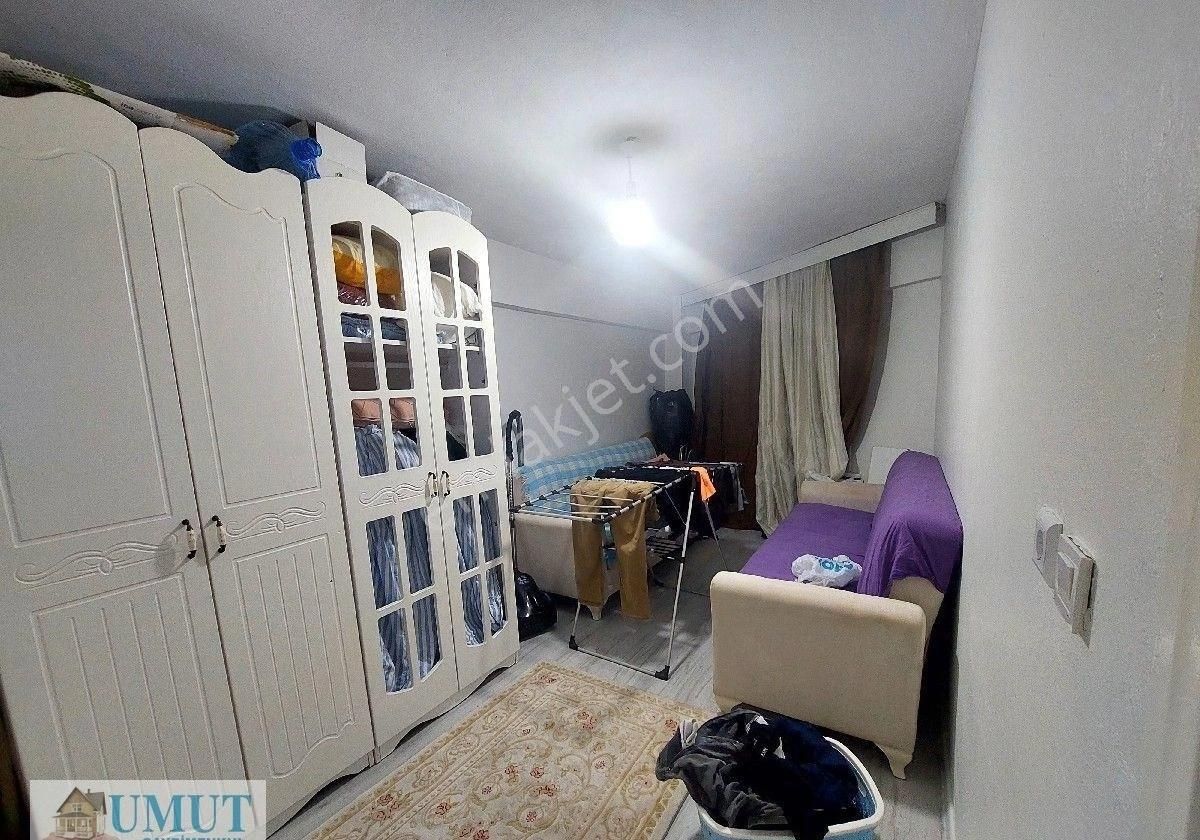 Gaziosmanpaşa Küçükköy Yeni Mah Satılık Yüksek Giriş Kat Toprak Tapulu 2+1 90 M2 - Görsel 13