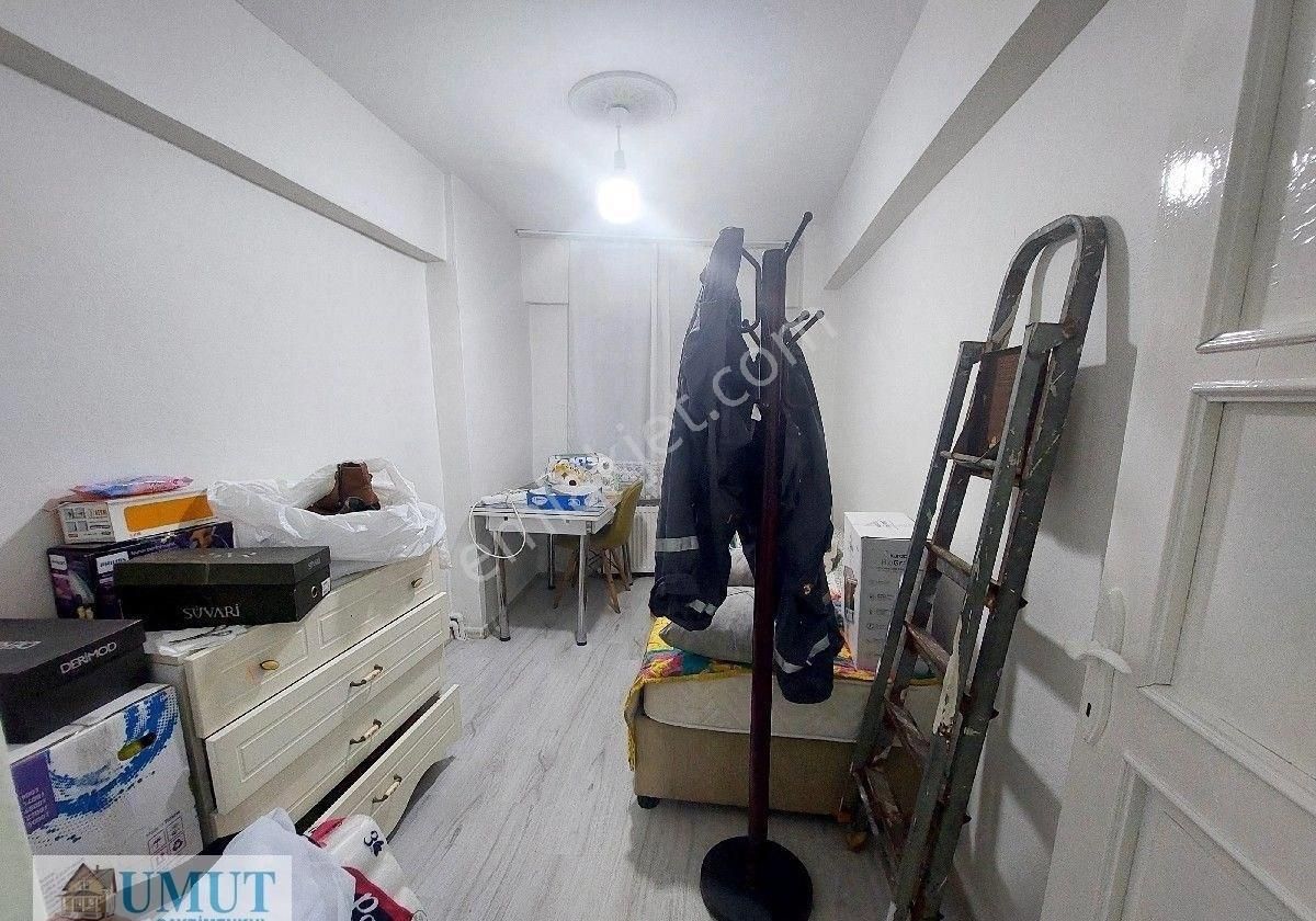 Gaziosmanpaşa Küçükköy Yeni Mah Satılık Yüksek Giriş Kat Toprak Tapulu 2+1 90 M2 - Görsel 8