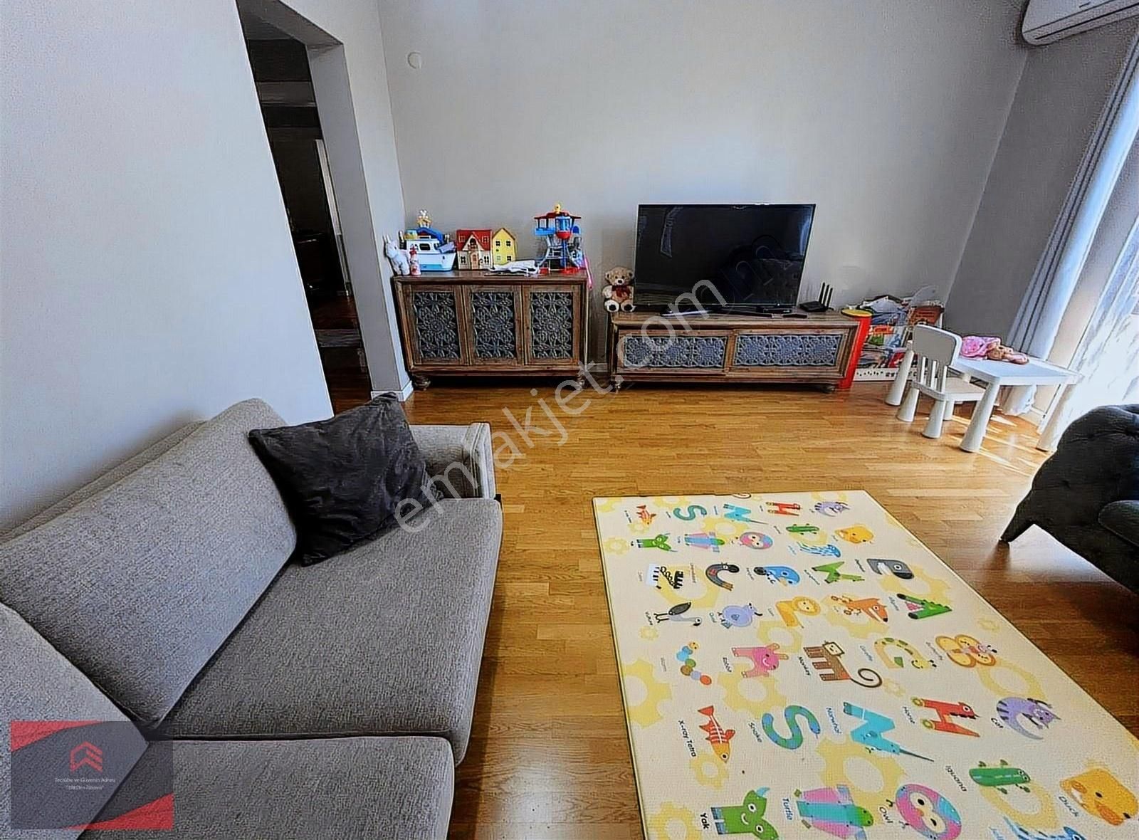 Site İçerisinde İyi Konumda Dublex 5+1 Boş Kiralık Daire