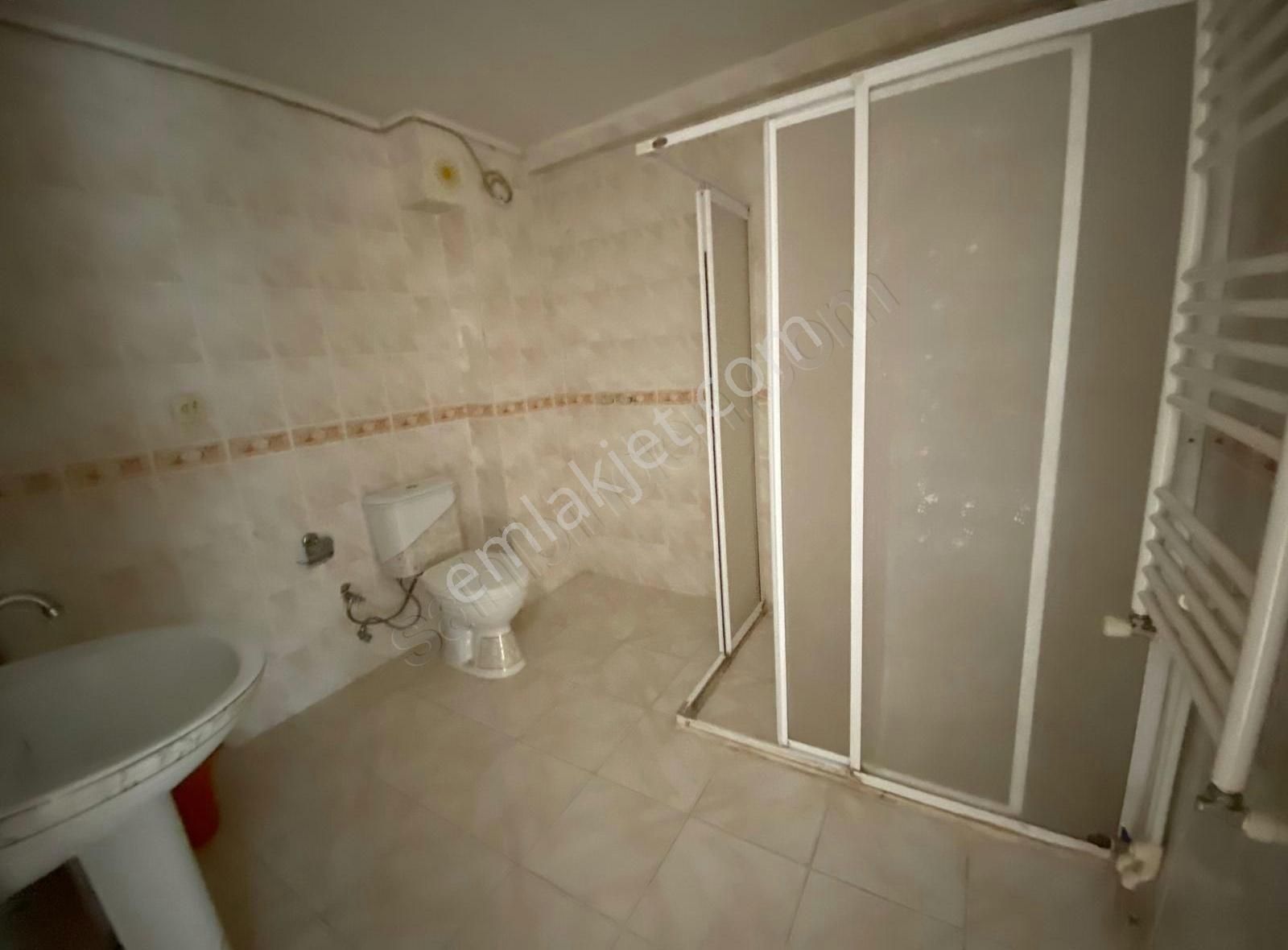 Türker Gayrimenkul Kiralık 2+1 Ara Kat Daire.