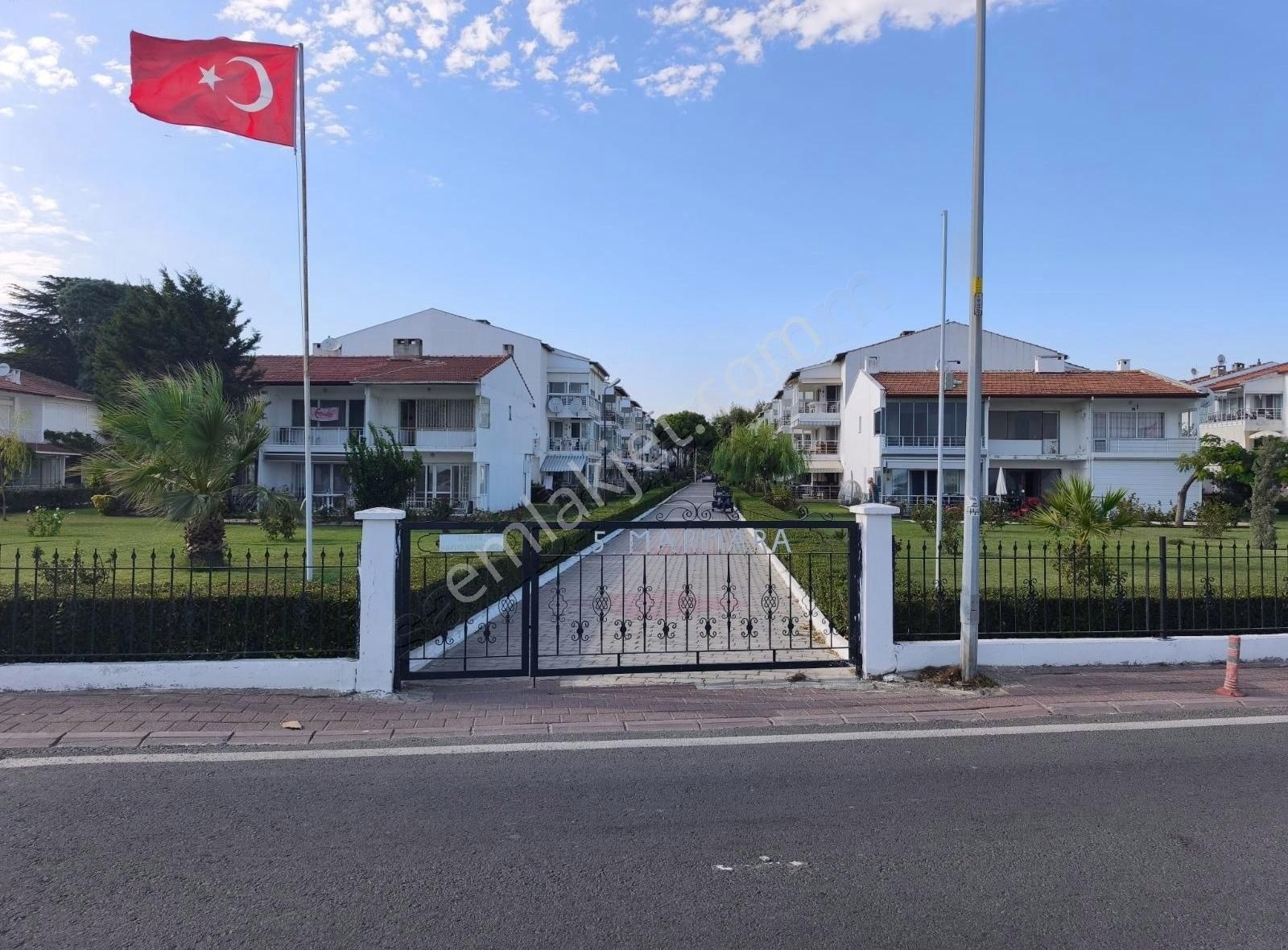 Duru Emlak'tan İstiklal Mahallesi Marmara 5 Sitesinde 2+1 Yazlık