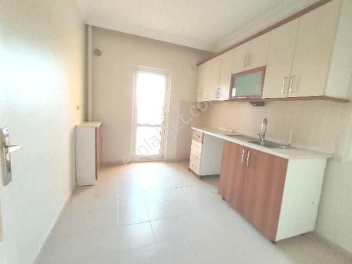 İstanbul Başakşehir Kayaşehirde Depreme Dayanıklı I.bölgede Satılık Boş 5.kat 3+1 Daire