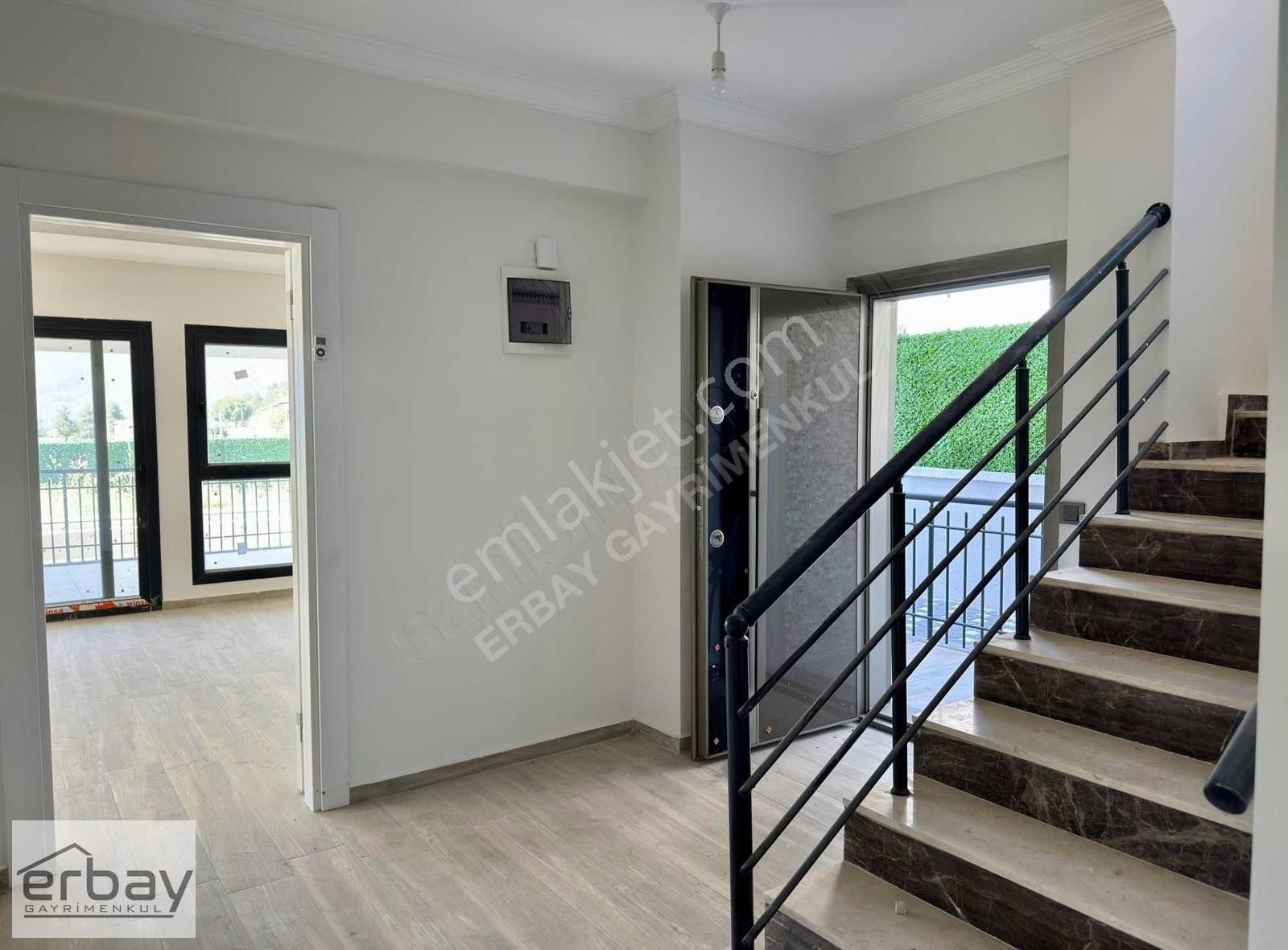 Üzümlü'de Giriş Katta Yatak Odalı Havuzlu Villa - Görsel 9