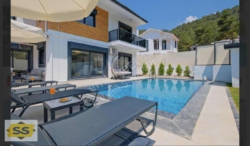 Üzümlü Bucak Mahallesi'nde 4 + 1 Satılık Villa