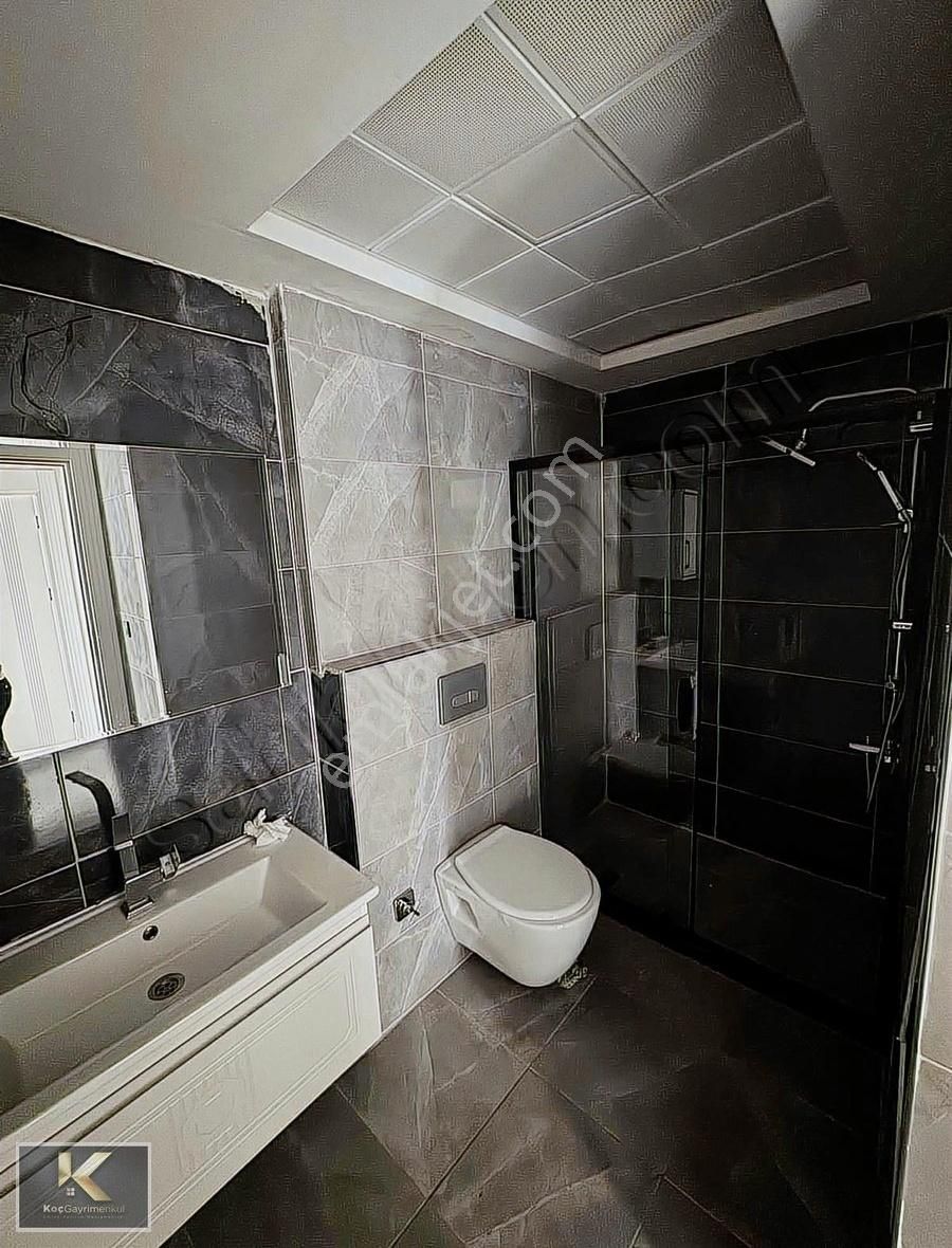 75 Otopazarı Kavşağında Kiralık 2+1 Daire