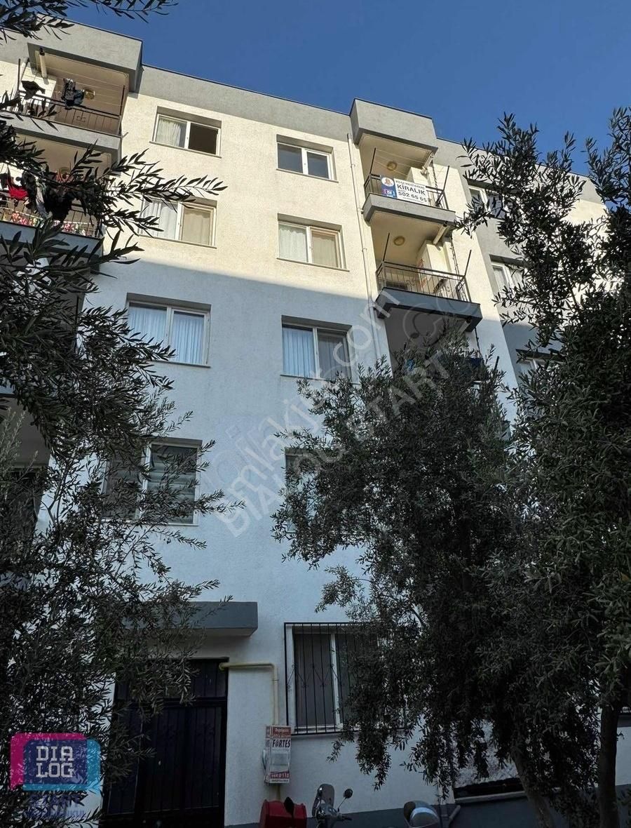 İzmir Türk Koleji Karşısı Kiralık 3+1 Daire