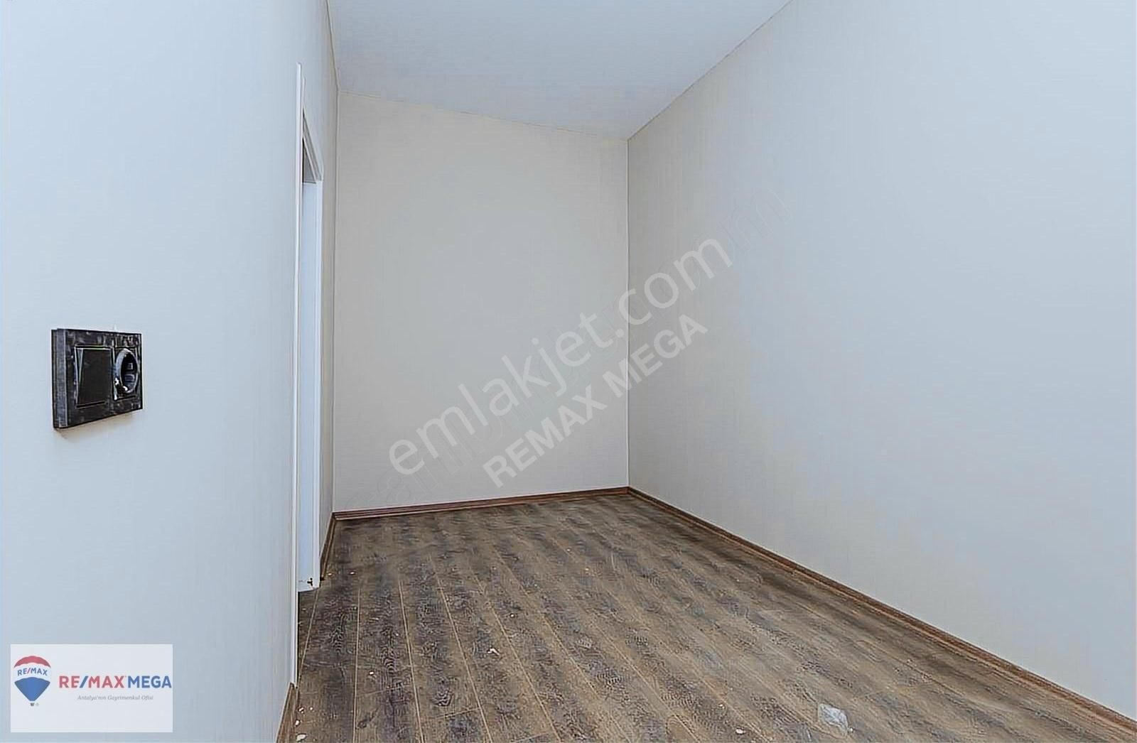 Döşemealtı Altınkalede Özel Havuzlu 6+1 Tripleks Villa - Görsel 8