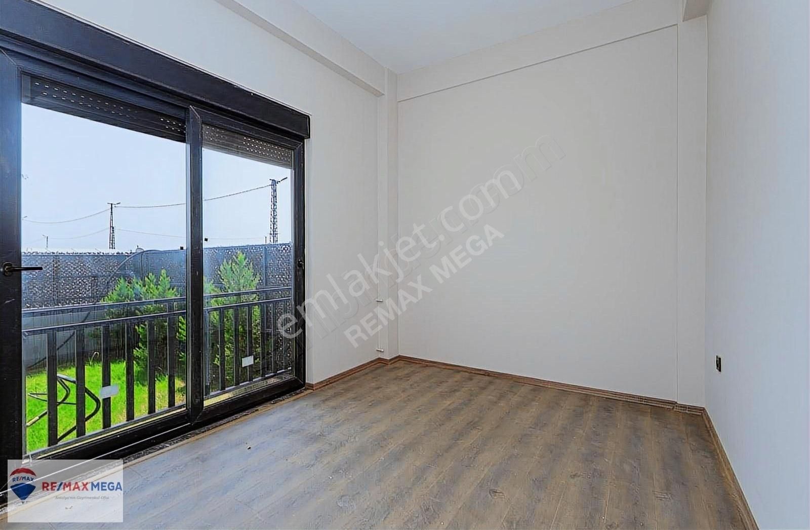 Döşemealtı Altınkalede Özel Havuzlu 6+1 Tripleks Villa - Görsel 15