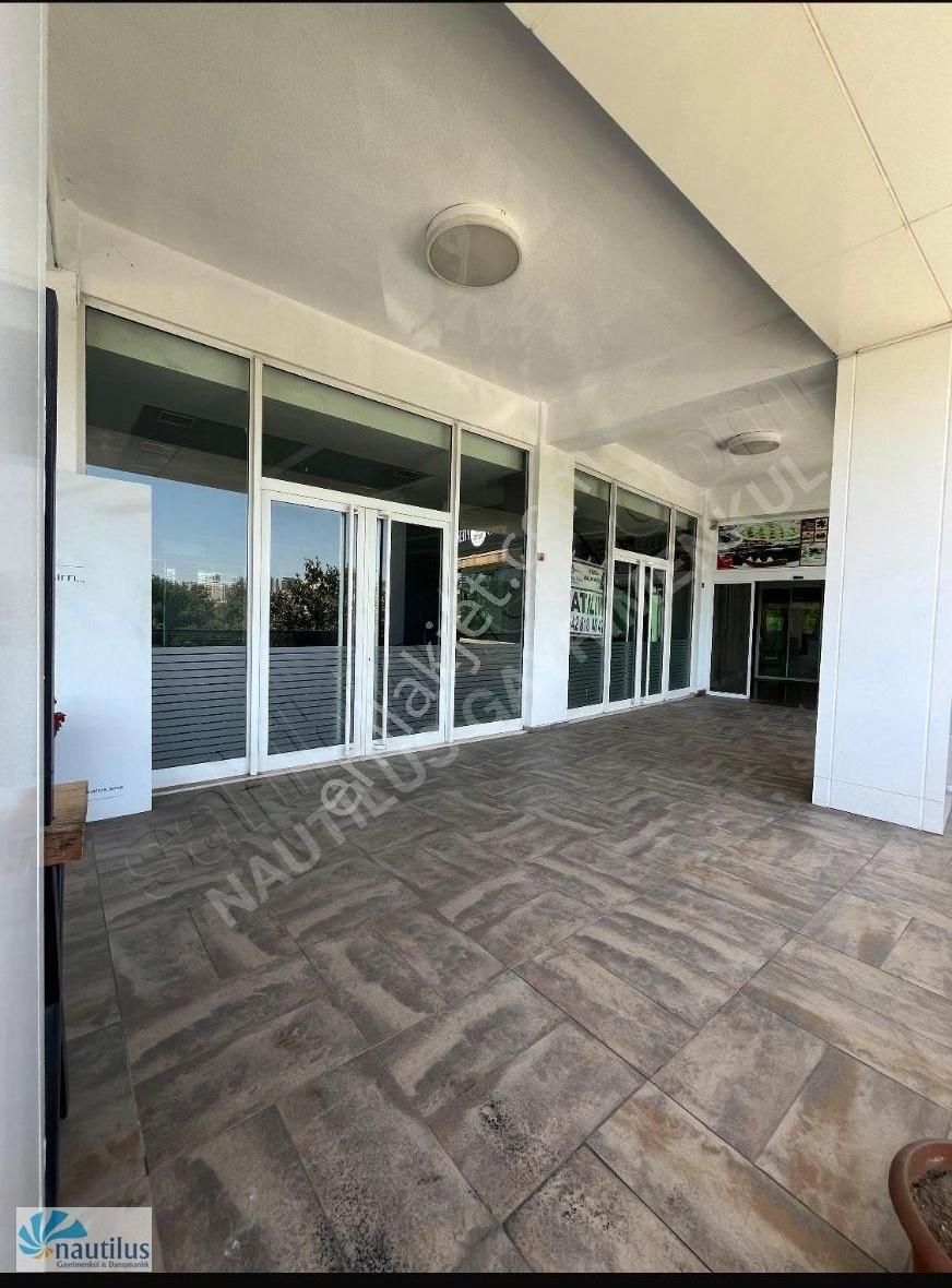 Bahçeşehir Loca Ana Cadde Cepheli 150 M2. Kiralık Dükkan
