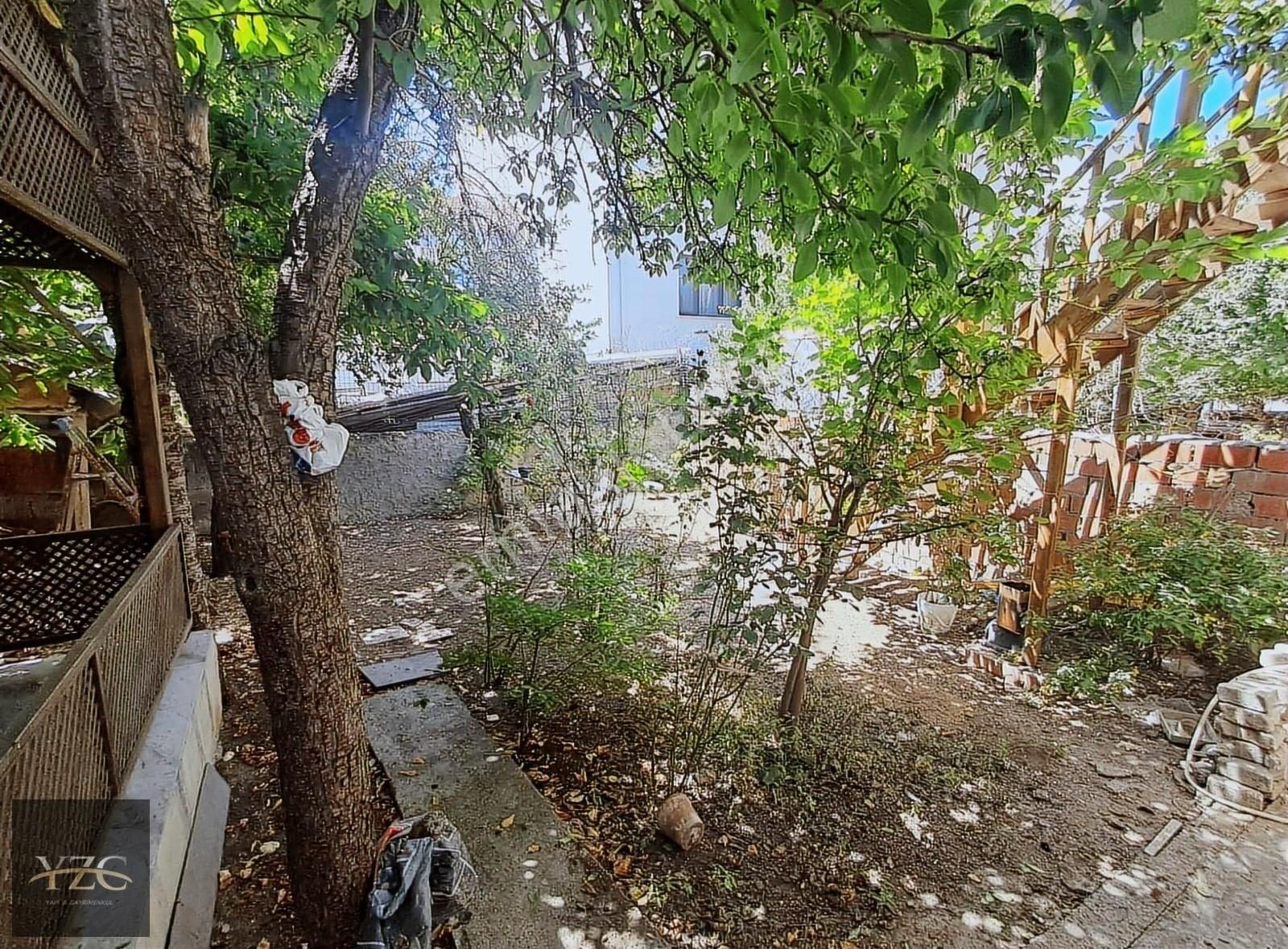 Yzg'den Çamlıca Tramvay Duragının 1 Sokak Önü Müstakil 100m 2+1