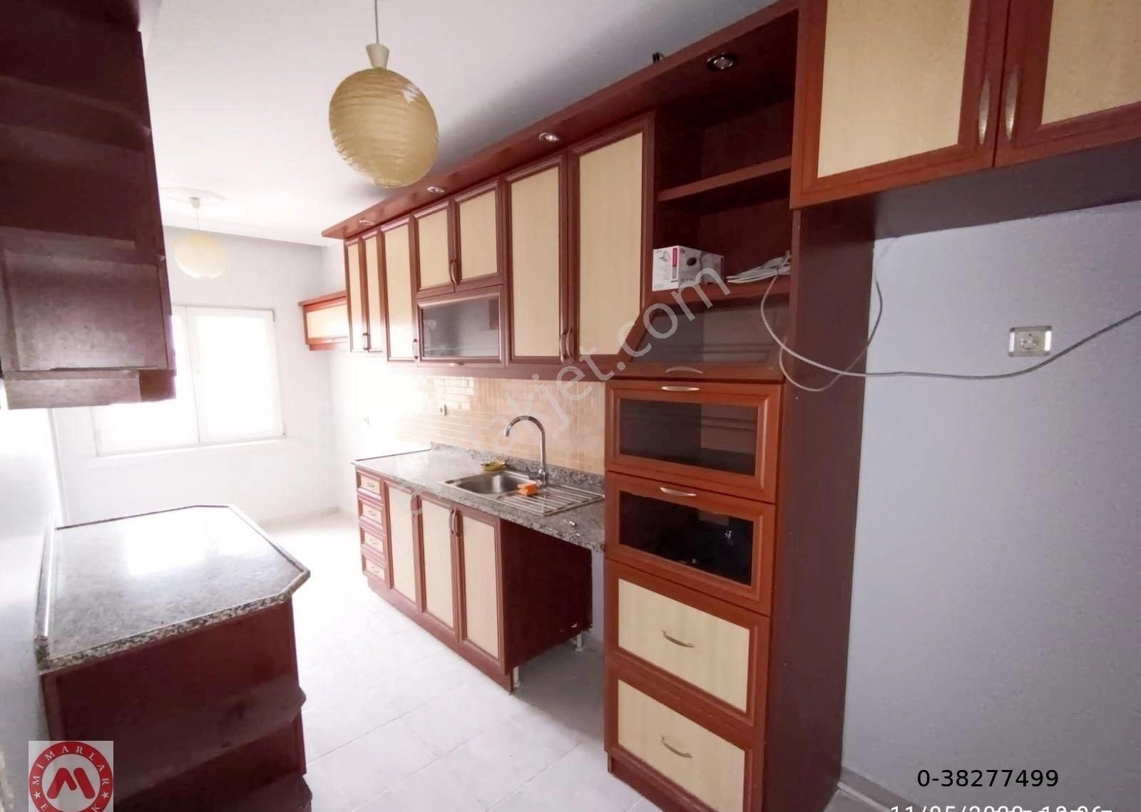 Altayçeşme Site İçinde Özel Geniş Otoparklı Metroya 3dk 3+1