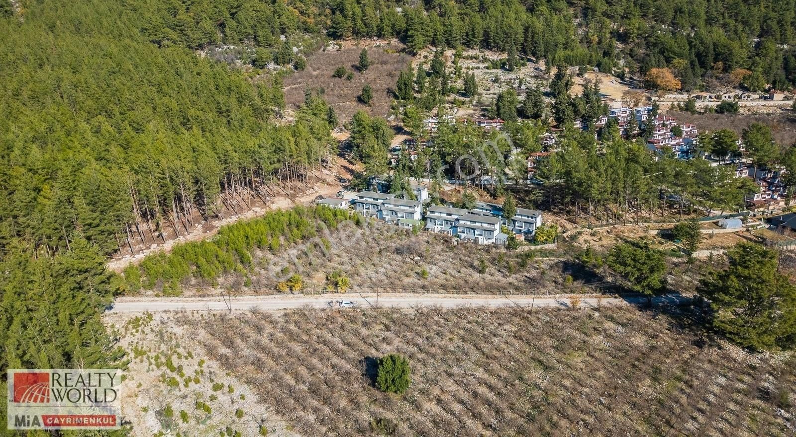 Kemer Beycik'te Villa Sitelerine Komşu 3.863 M2 Satılık Arazi - Görsel 2
