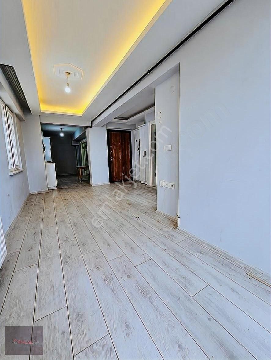 Emlak Kent'ten Merkezi Konumda Kiralık 2+1 Daire