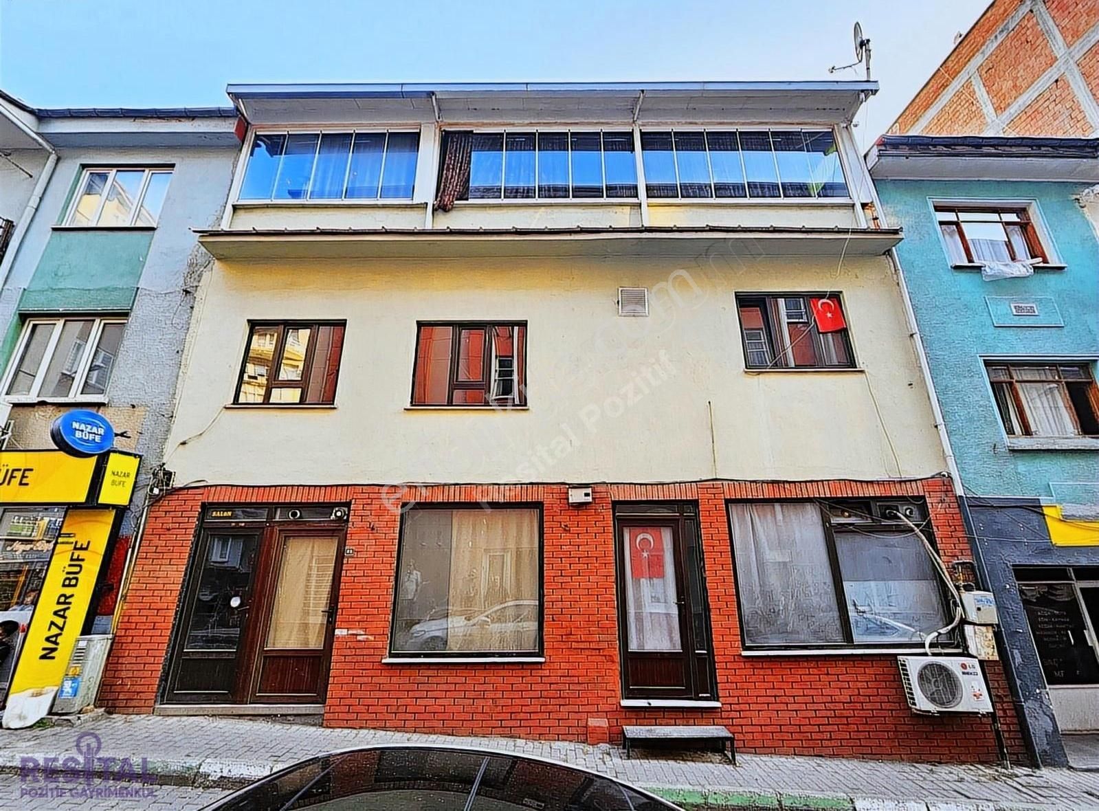 Arap Şükrü Sokağında 2 Katlı Teraslı Kiralık Dükkan