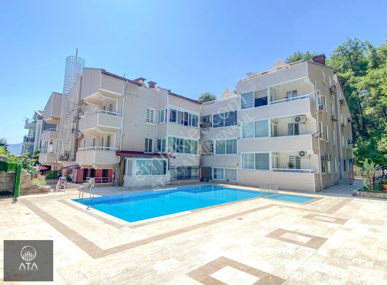 Ata'dan Sitelerde Havuzlu Sitede Ara Kat Ve Eşyalı 2+1 Daire