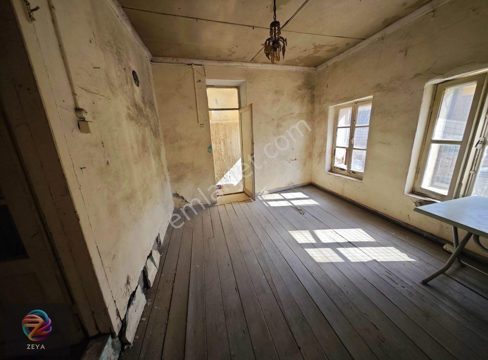 Söke Hükümet Meydanı'na 40 Metre Köşebaşı Müstakil Ev - Görsel 4