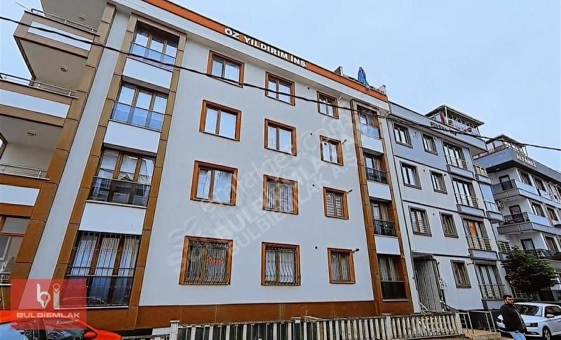 Çekmeköy Merkez Mah. 3+1 Bahçe Kullanımlı Kiralık Ters Dubleks