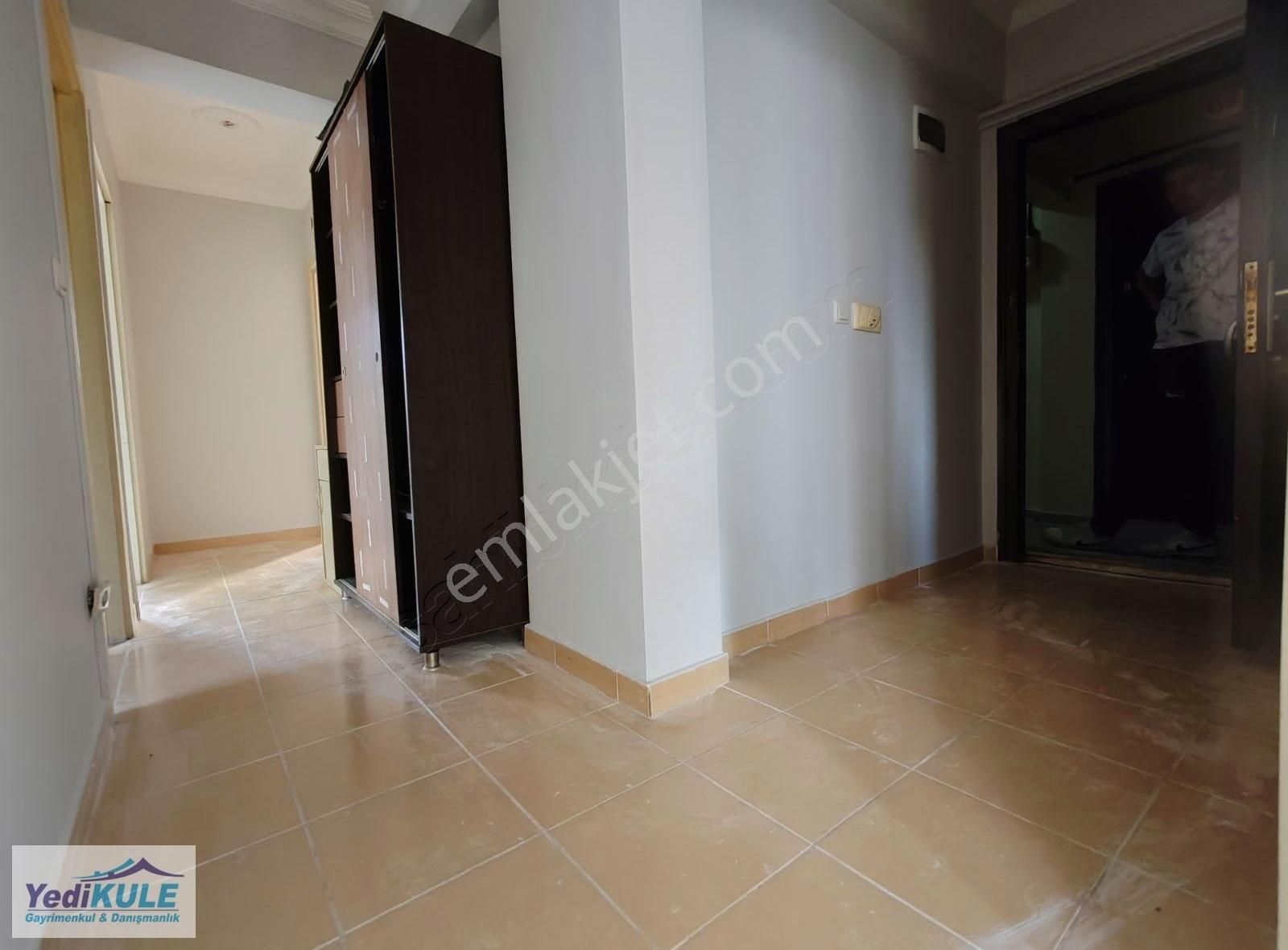 Armağanevler De 1. Katta Asansörlü 2+1 75 M2 Boyalı Temiz Daire
