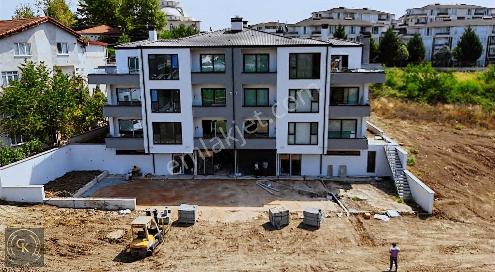 Yeniköy'de Merkezi Konum'da 5+1 190m2 Sıfır Kiralık Daire..
