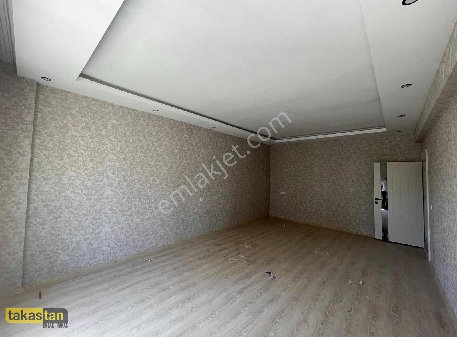 Takastan Emlaktan Fıstıklık Merkezde Satılık 3+1 Lüxs Daire - Görsel 2