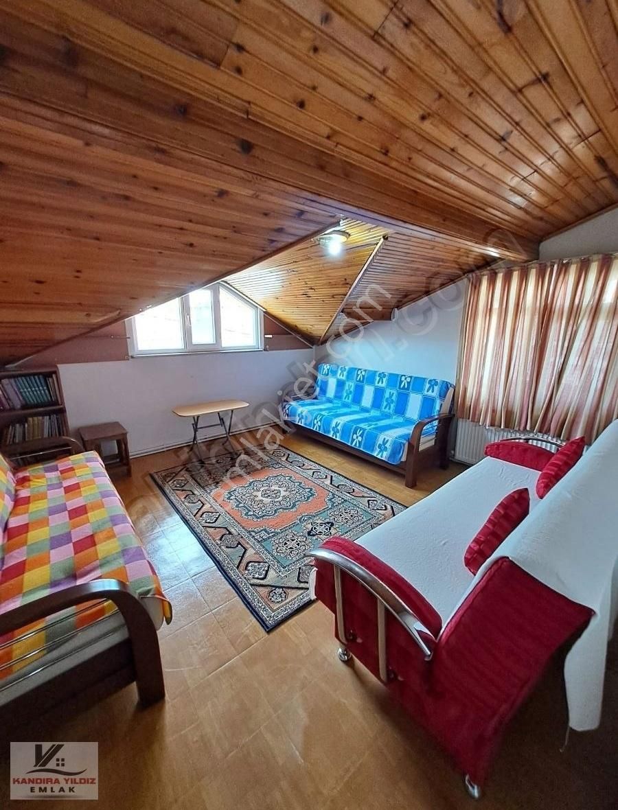 Namık Kemalde 2 + 1 Kombili 75 M2 Eşyalı Kiralık Daire